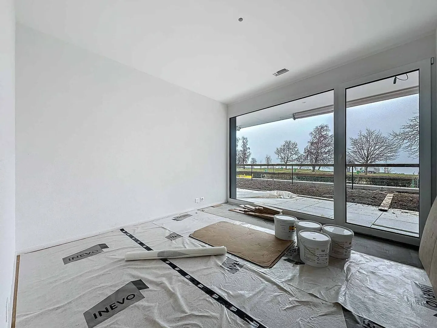 3.5 pièces de 120m2 avec terrasses de 37m2 et jardin privatif de 51m2 - Photo 8 sur 13