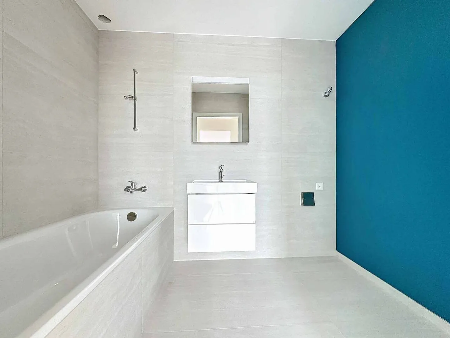 3.5 pièces de 120m2 avec terrasses de 37m2 et jardin privatif de 51m2 - Photo 9 sur 13