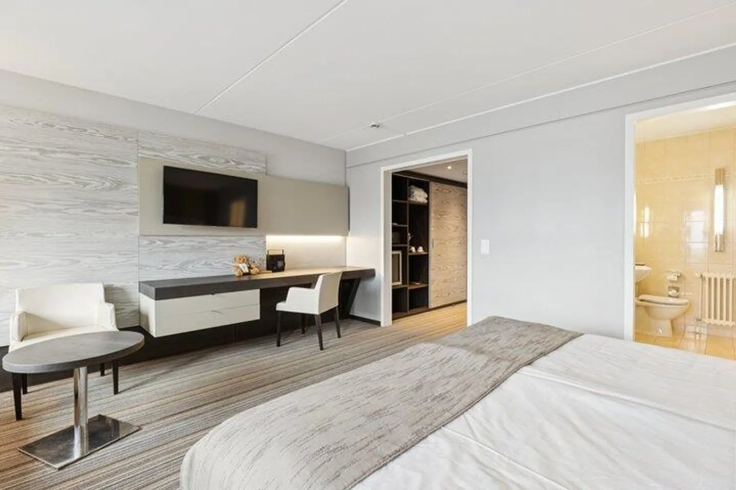 EXCITING OPPORTUNITY FOR INVESTORS IN MONTREUX - Photo 3 of 9