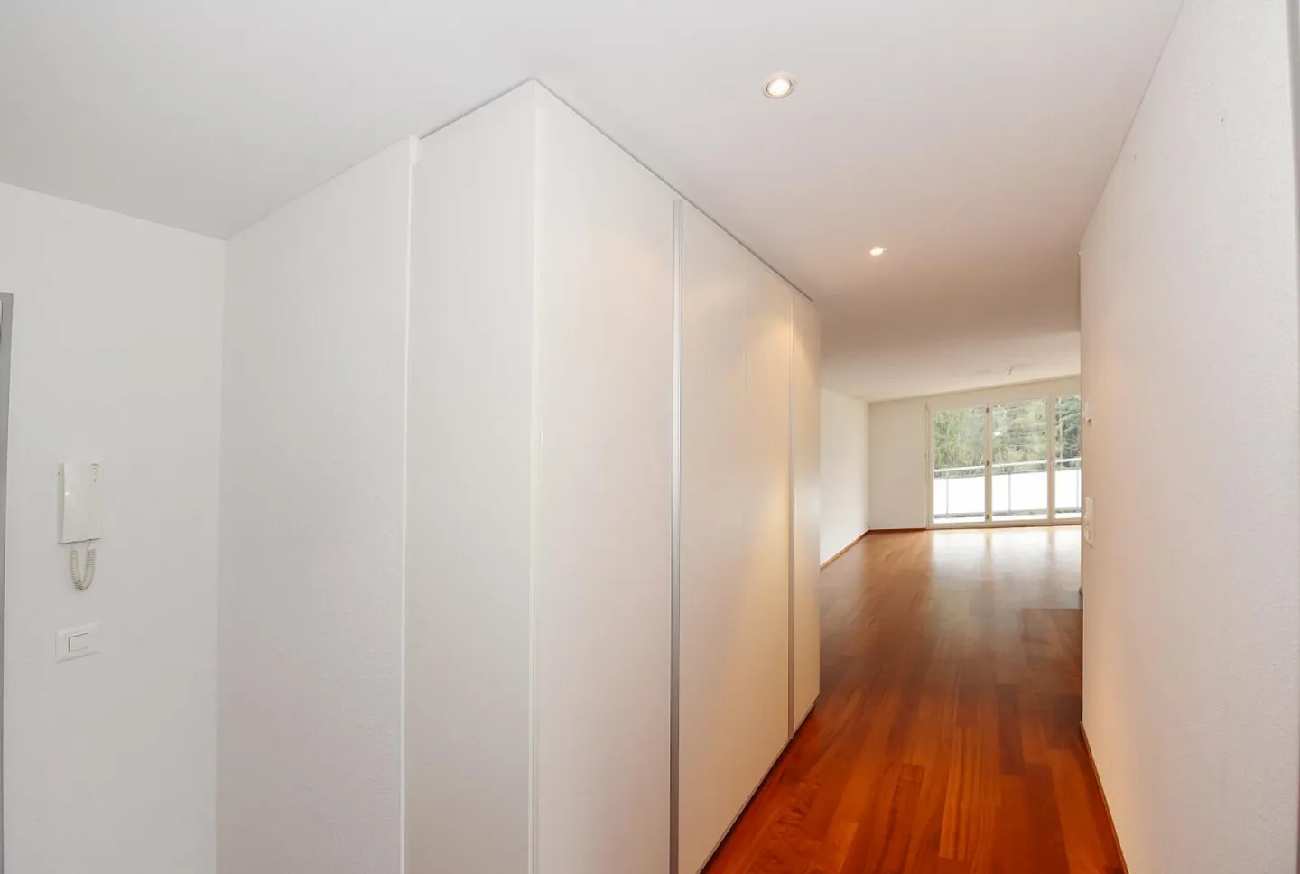 Appartamento soleggiato con vista e tranquillità - Foto 3 di 9