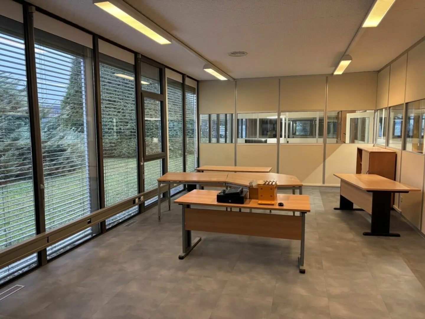 For rent: several halls, warehouses, depots, workshops, production from 180 to 3,681 m2 on industrial site - Photo 8 of 13