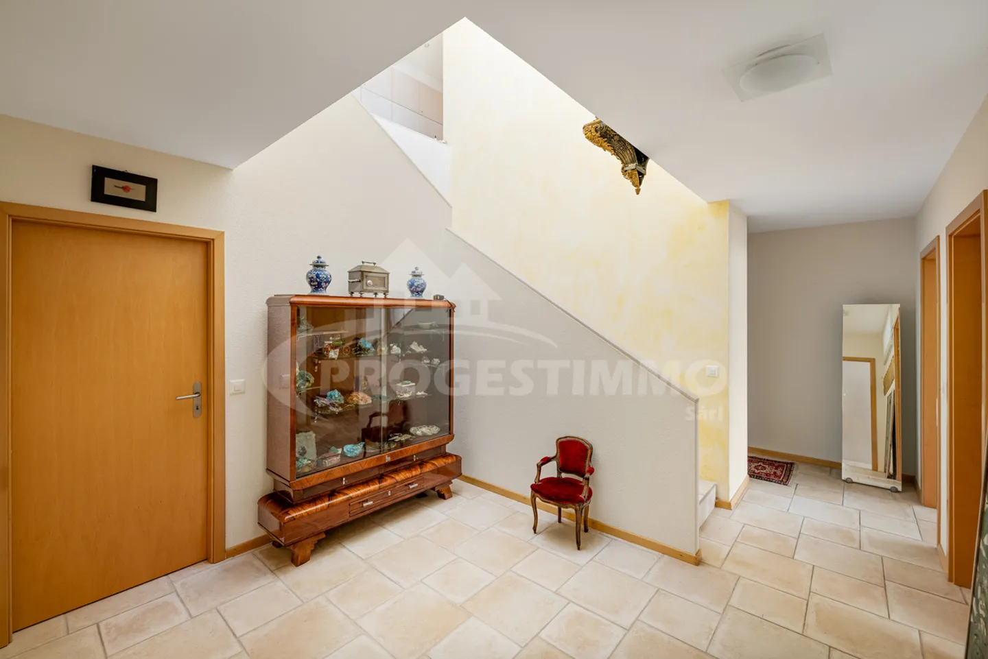 SUPERBA VILLA INDIVIDUALE CON UNA VISTA SPECTACOLARE SUL LAGO - Foto 6 di 14