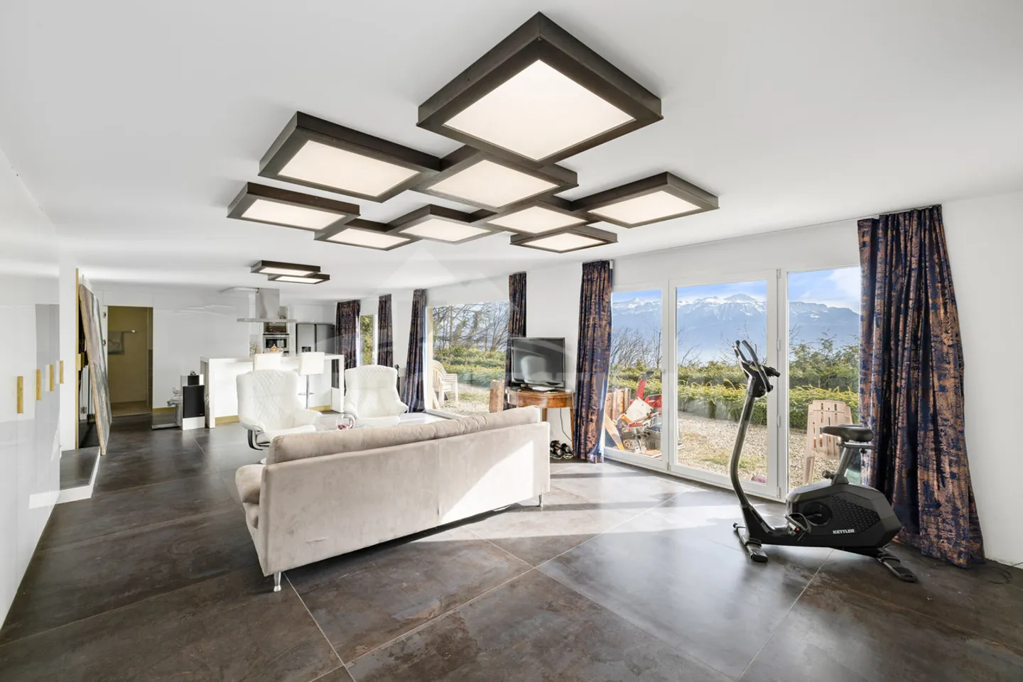 SUPERBA VILLA INDIVIDUALE CON UNA VISTA SPECTACOLARE SUL LAGO - Foto 7 di 14