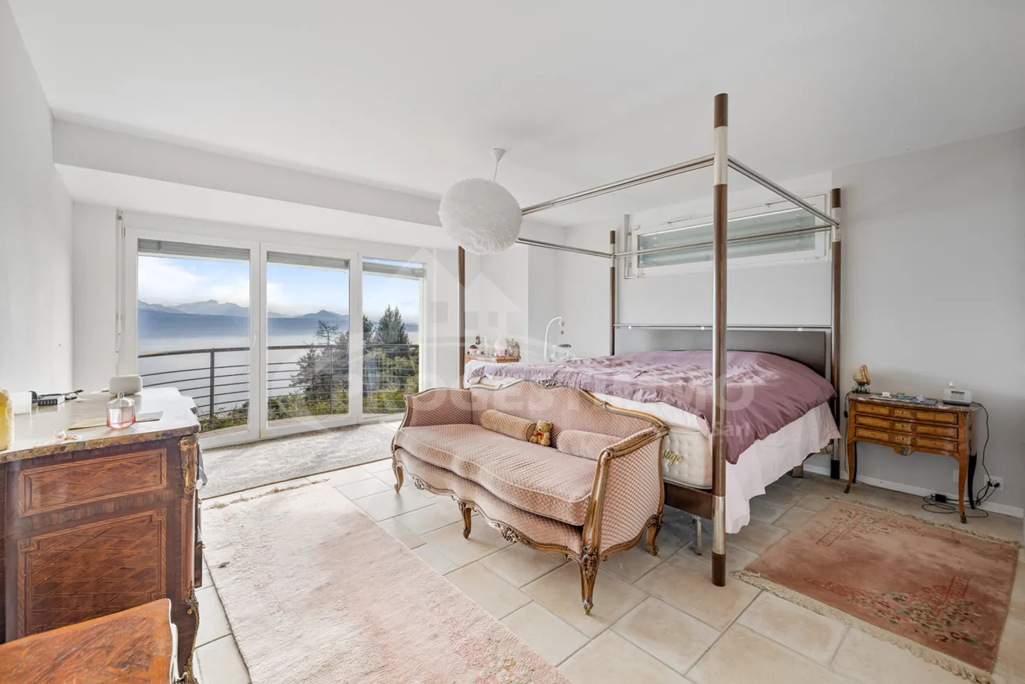 SUPERBA VILLA INDIVIDUALE CON UNA VISTA SPECTACOLARE SUL LAGO - Foto 9 di 14