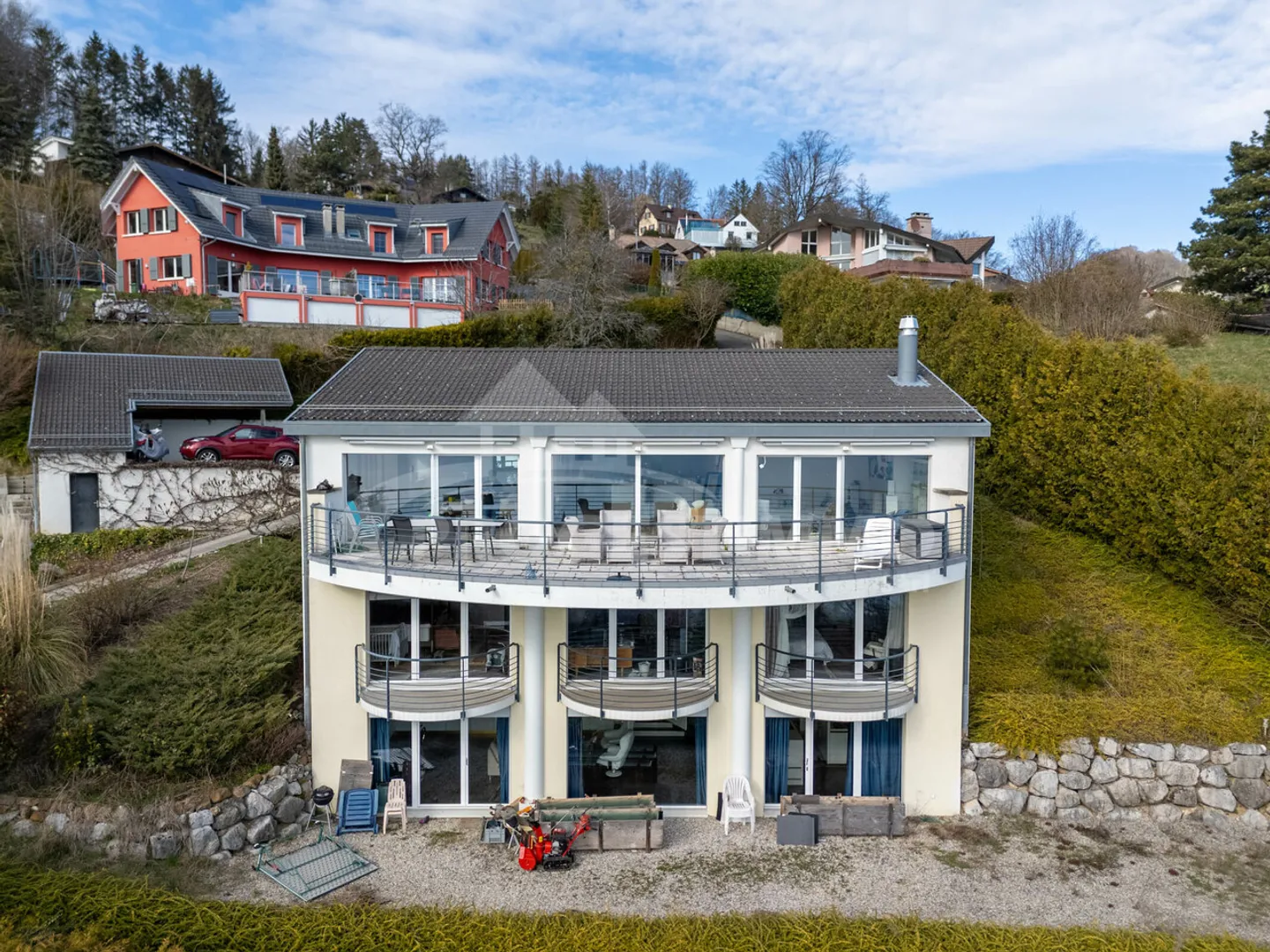 SUPERBA VILLA INDIVIDUALE CON UNA VISTA SPECTACOLARE SUL LAGO - Foto 13 di 14