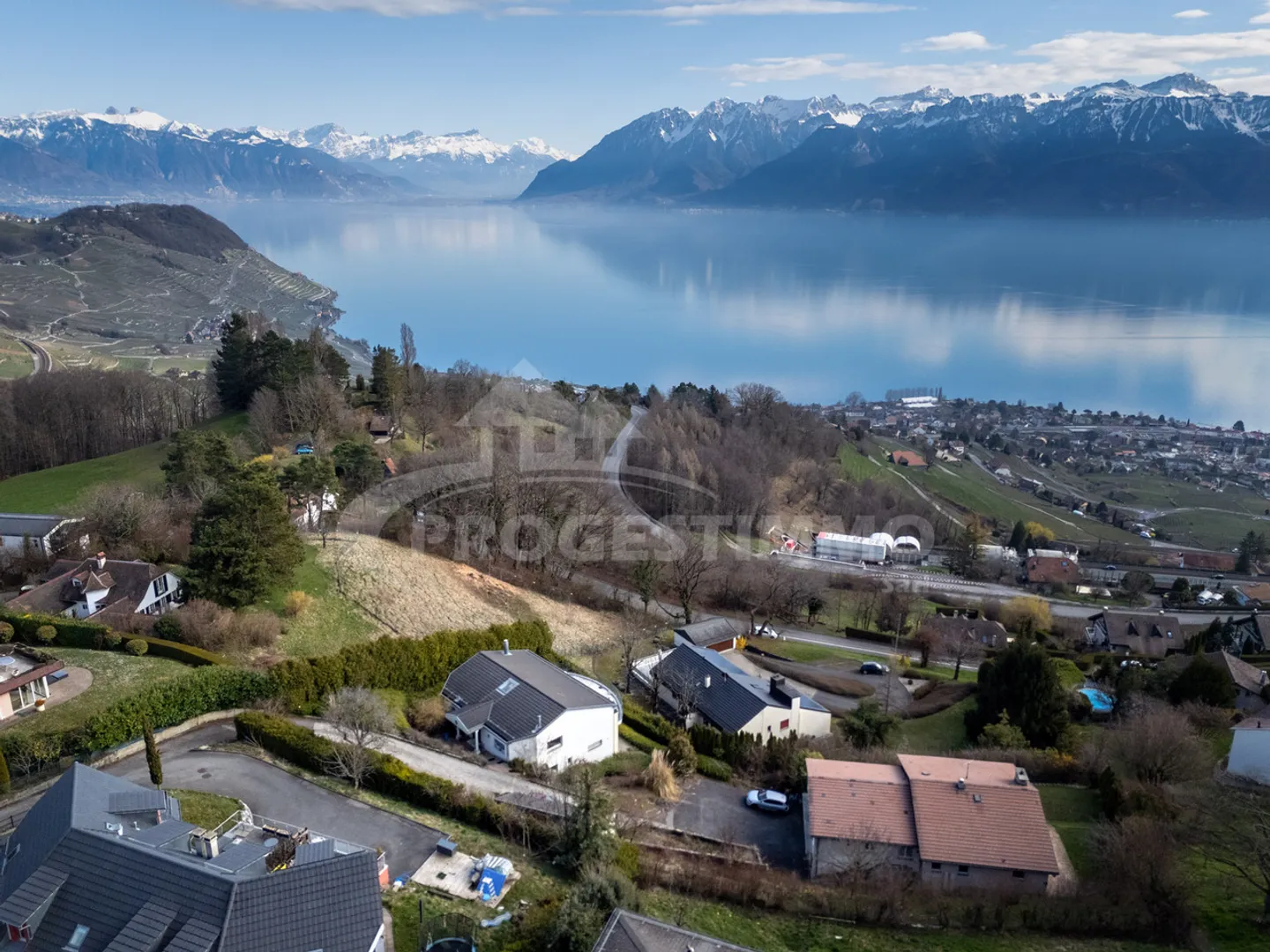 SUPERBA VILLA INDIVIDUALE CON UNA VISTA SPECTACOLARE SUL LAGO - Foto 14 di 14