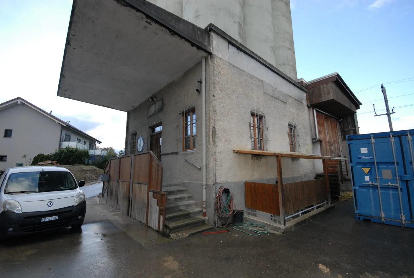 Zu verkaufen in Corcelles-près-Payerne, ehemaliger stillgelegter Silo mit Büro und Lager - Foto 2 von 17