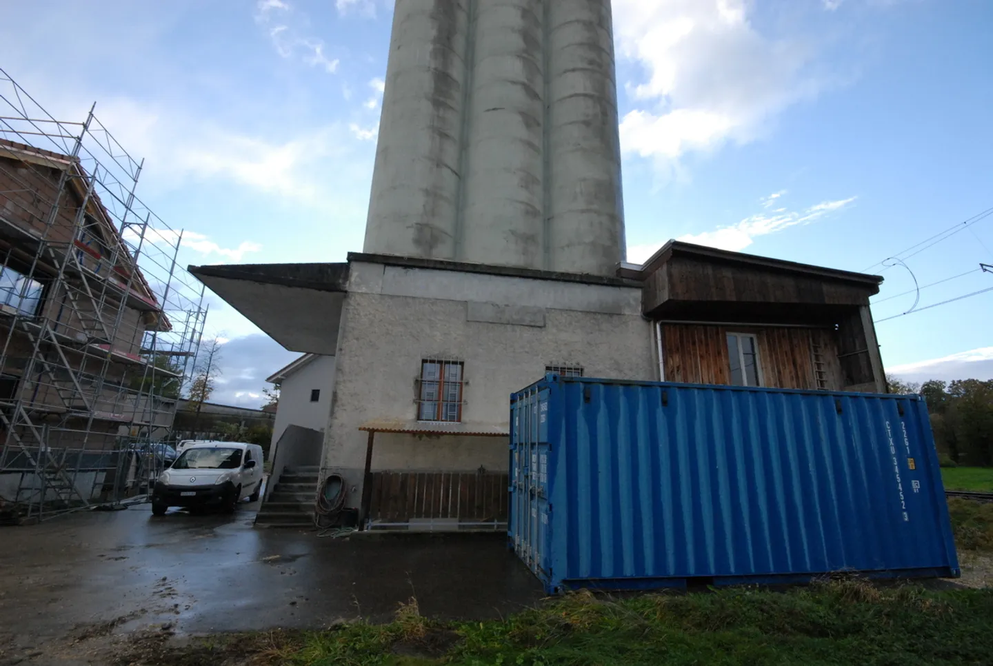 Zu verkaufen in Corcelles-près-Payerne, ehemaliger stillgelegter Silo mit Büro und Lager - Foto 3 von 17