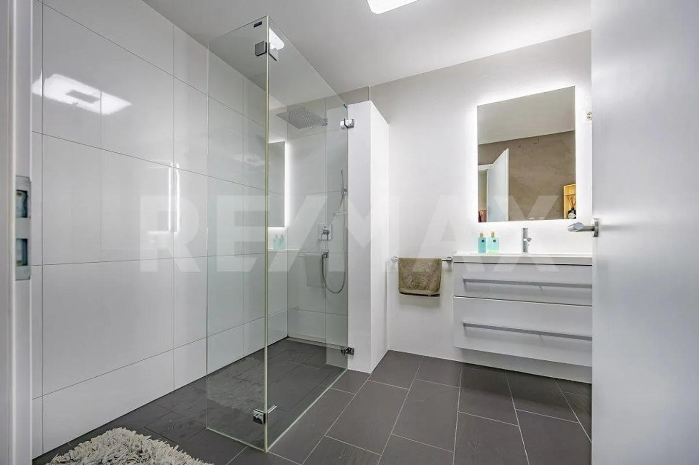 Your dream home in Naters is waiting for you! - Photo 9 of 13
