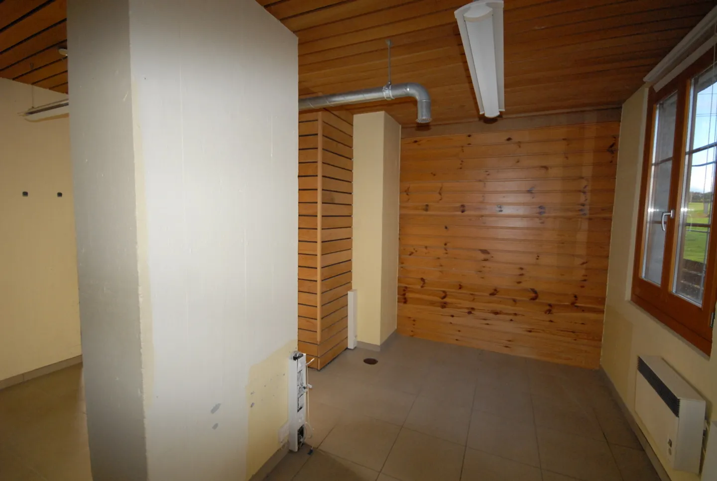 Zu verkaufen in Corcelles-près-Payerne, ehemaliger stillgelegter Silo mit Büro und Lager - Foto 7 von 17