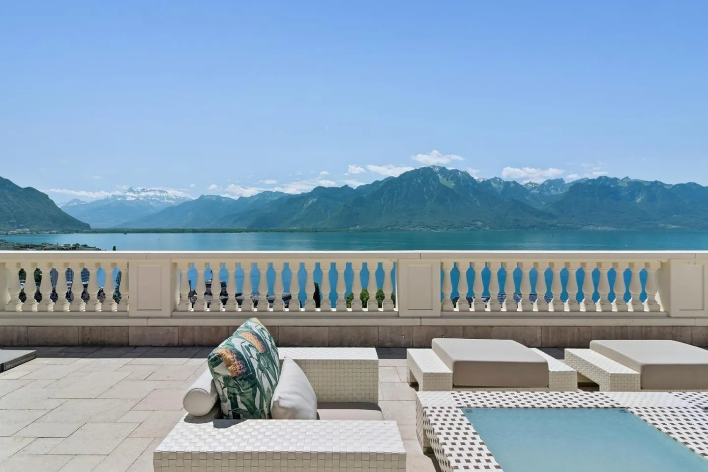 Unique - Luxury Penthouse with Panoramic View in Montreux - Photo 1 of 13
