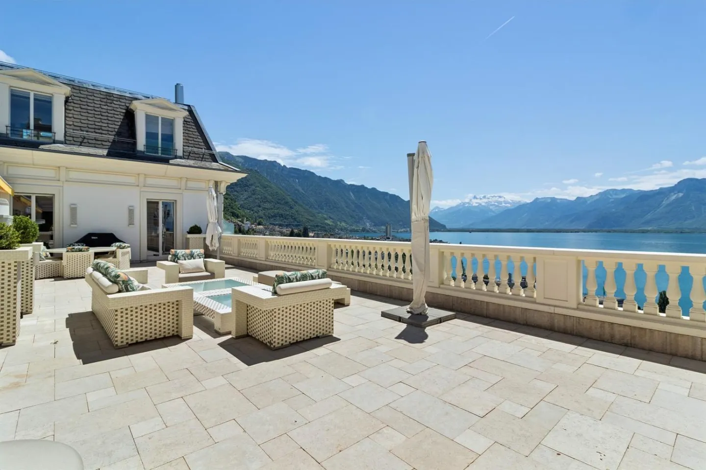 Unique - Luxury Penthouse with Panoramic View in Montreux - Photo 2 of 13