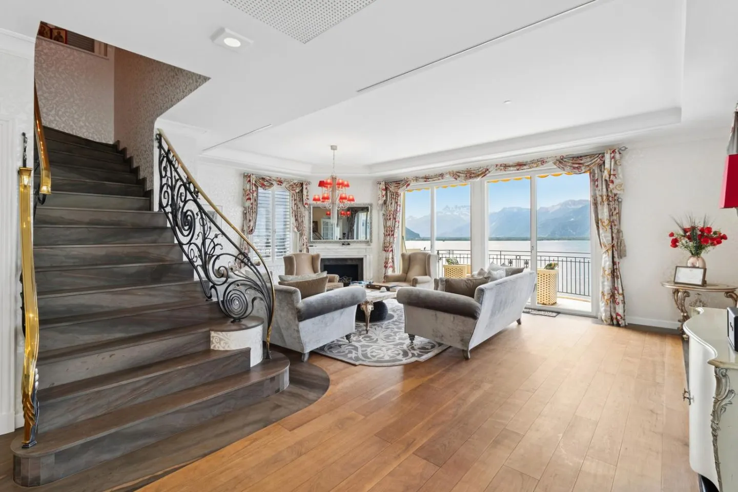 Unique - Luxury Penthouse with Panoramic View in Montreux - Photo 5 of 13