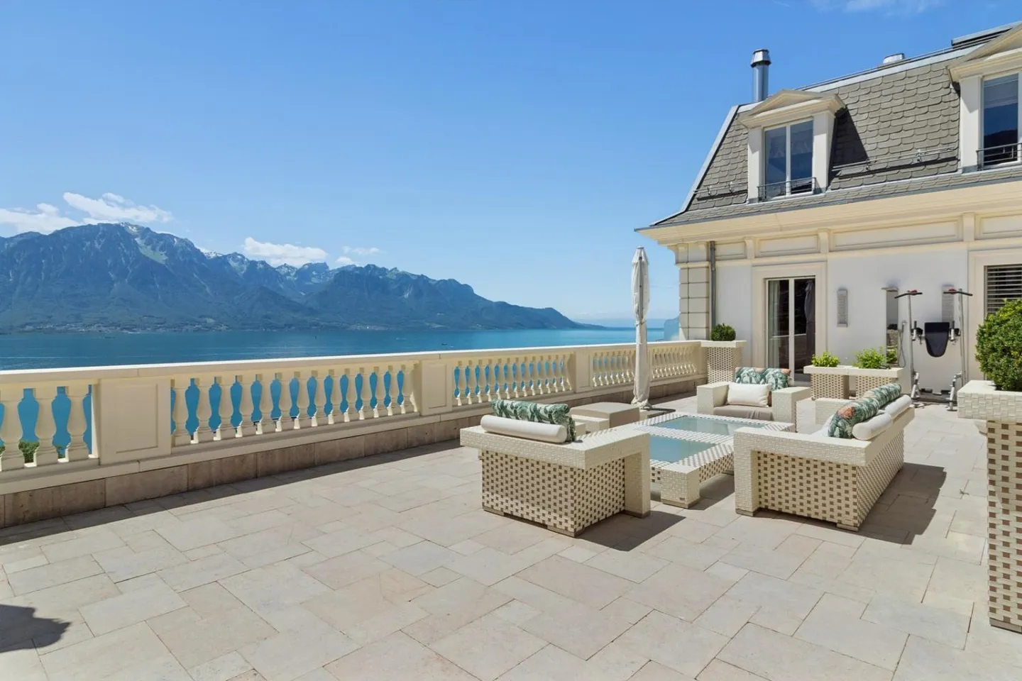 Unique - Luxury Penthouse with Panoramic View in Montreux - Photo 3 of 13