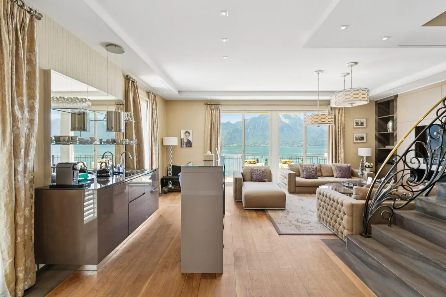 Unique - Luxury Penthouse with Panoramic View in Montreux - Photo 12 of 13
