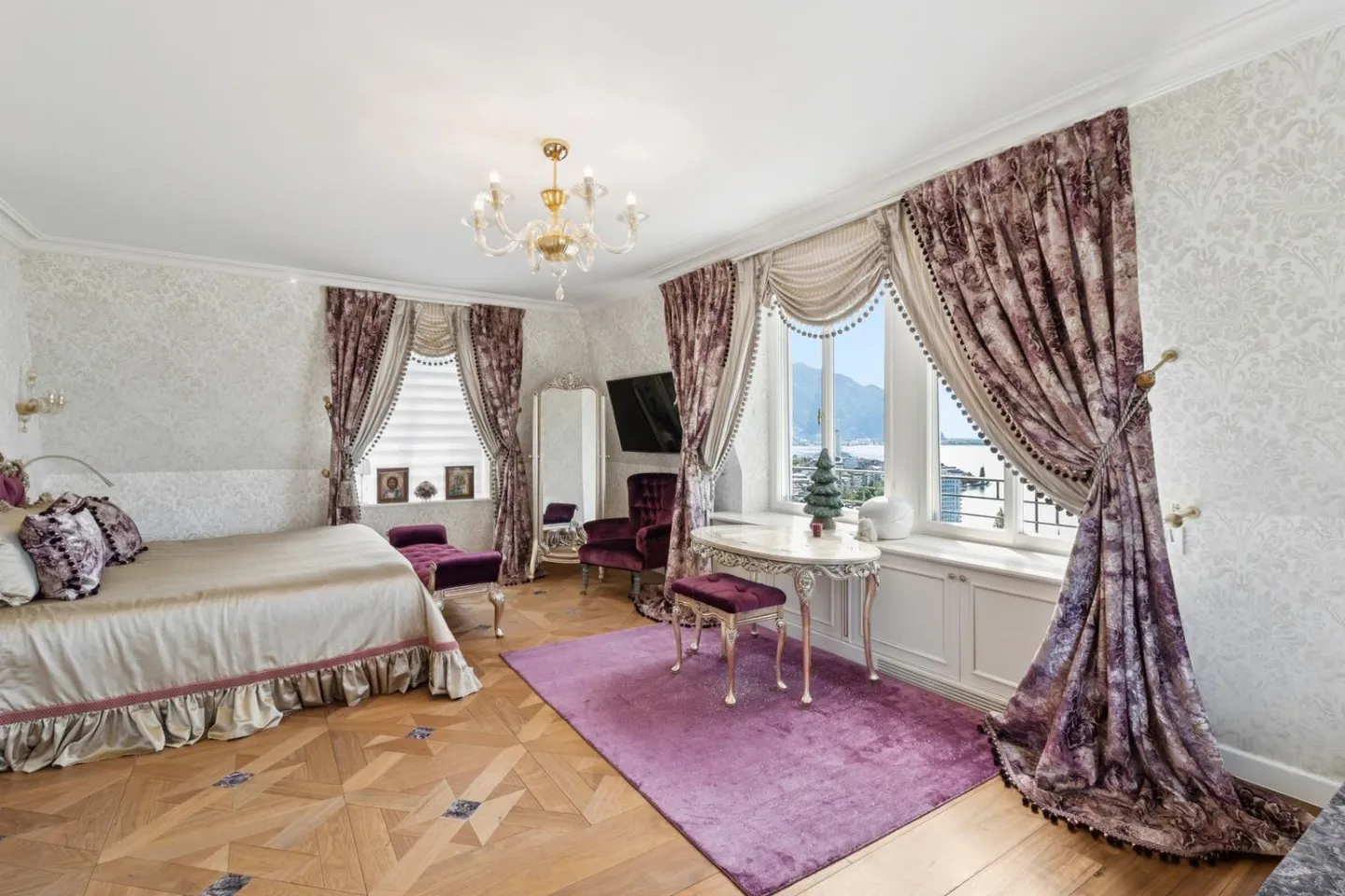 Unique - Luxury Penthouse with Panoramic View in Montreux - Photo 10 of 13