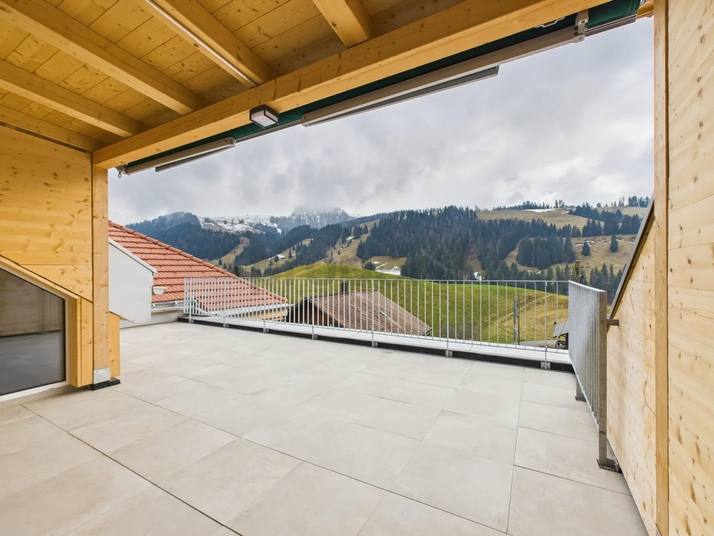 Attractive penthouse apartment with large balcony in Eriz, Canton BE - First rental - Photo 9 of 11