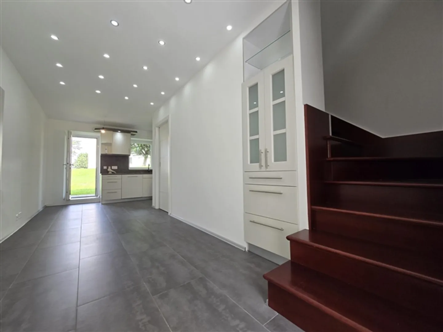 Charmante Maisonette de 3,5 pièces au niveau du jardin + parking inclus - Photo 1 sur 5