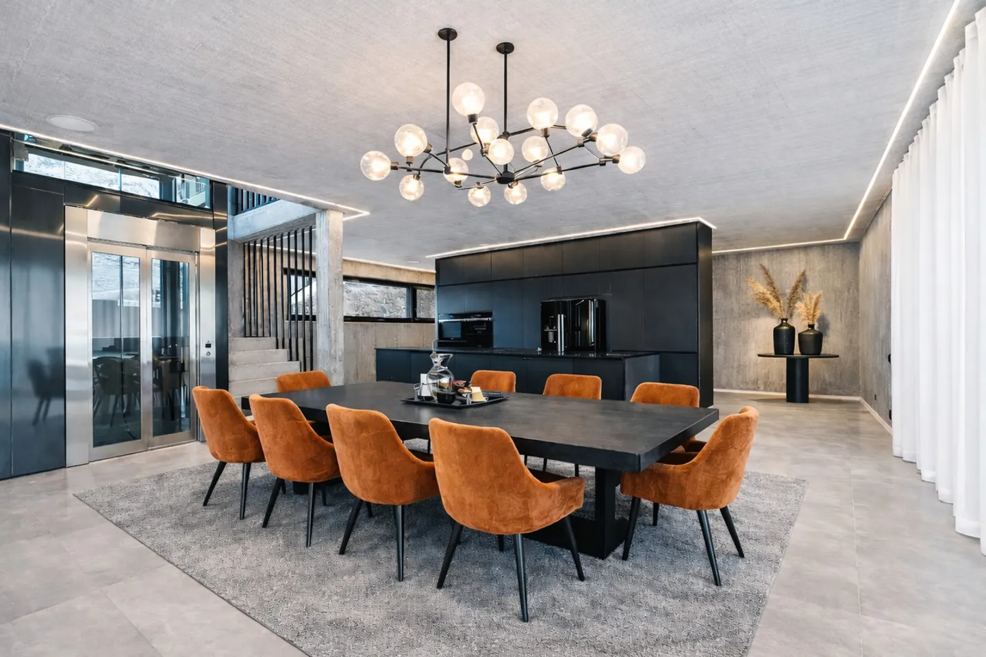 Luxury Home with Energy Autonomy - Photo 3 of 6