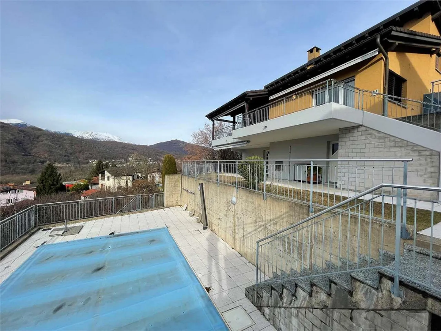 Villa bifamiliare con piscina e vista panoramica - Cadro - Foto 1 di 13