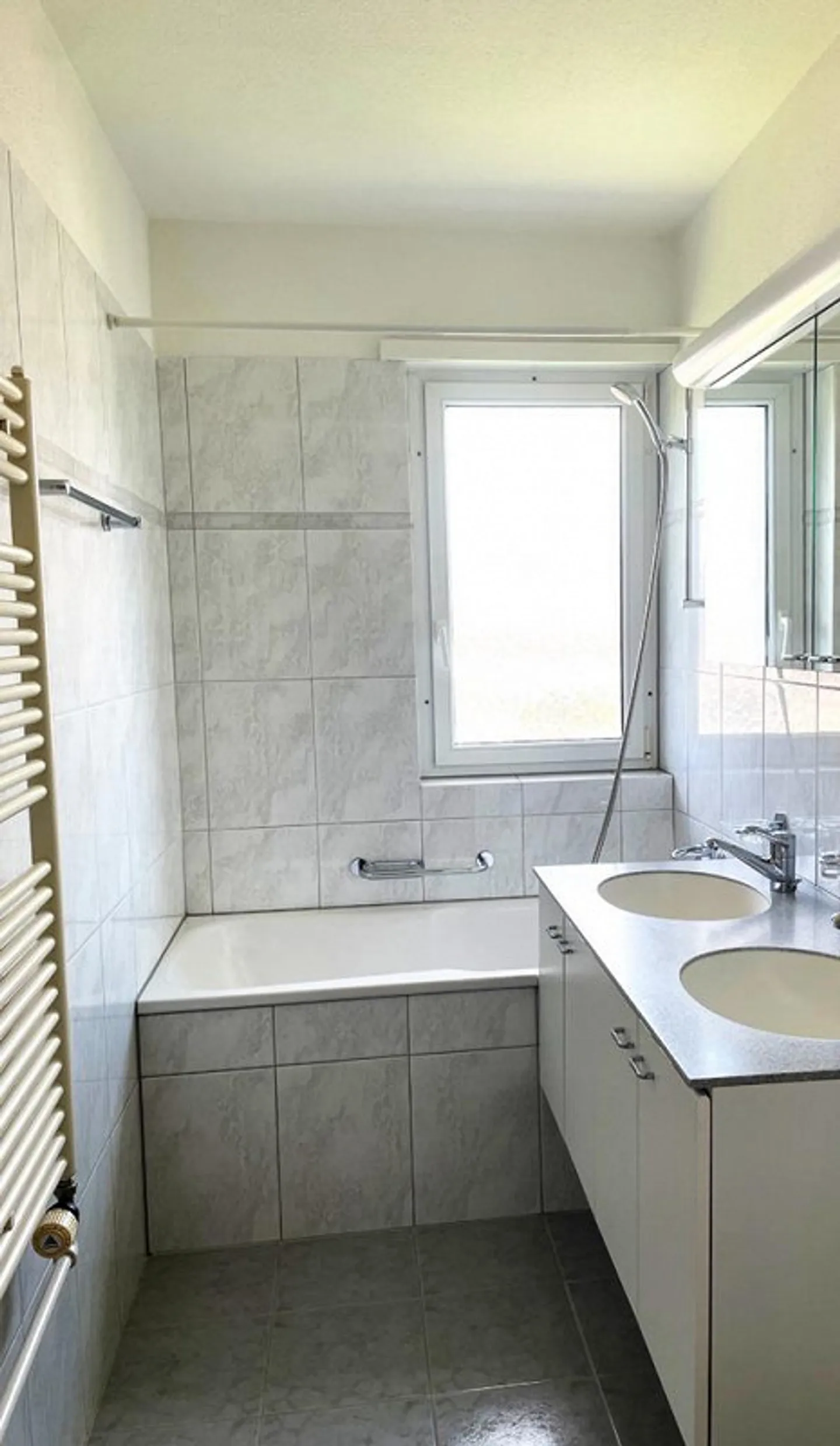 Superbe appartement de 4,5 pièces - Photo 3 sur 7