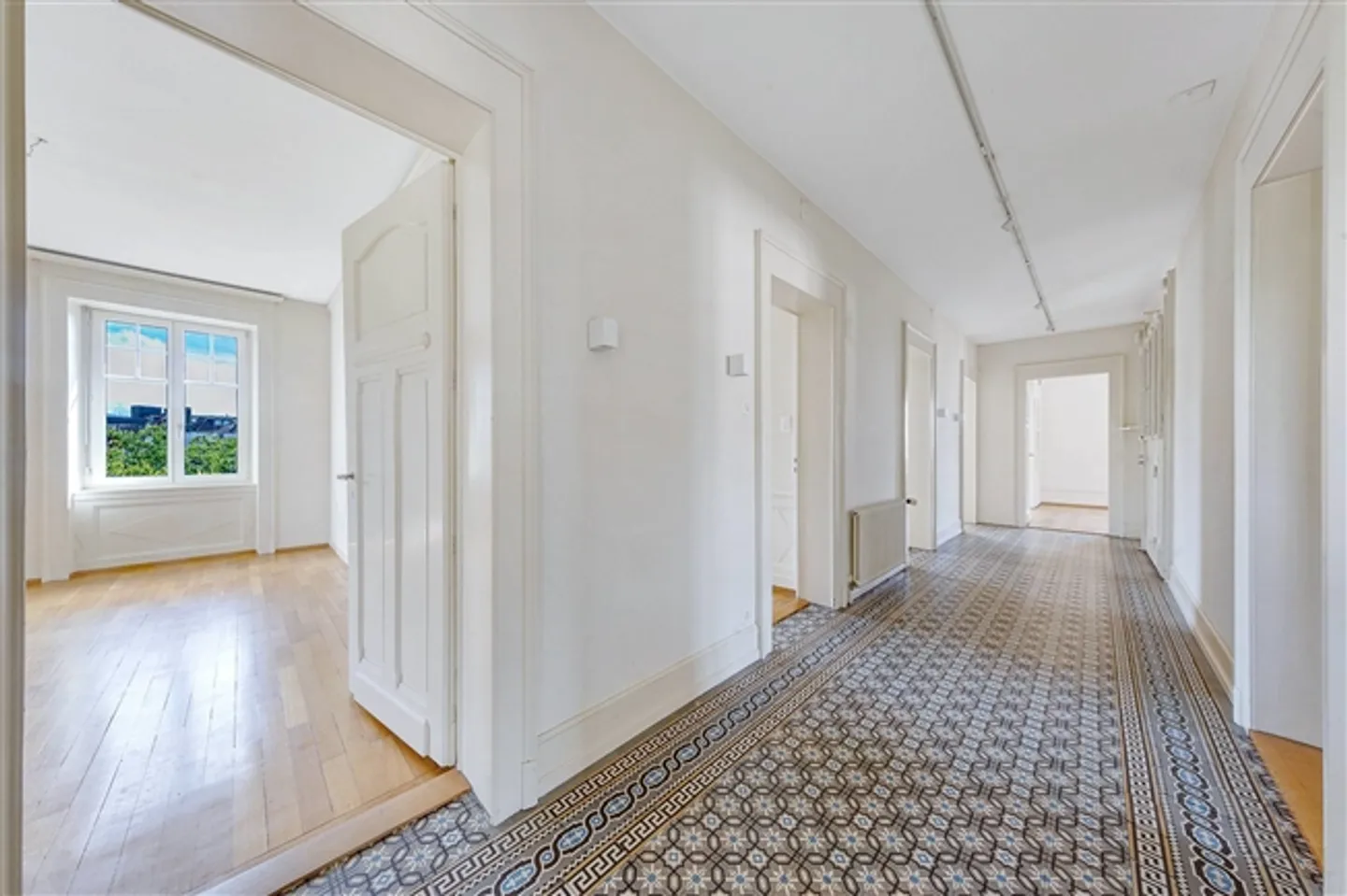 «3 außergewöhnliche Apartments mit 5,5 Zimmern mit Garten und Balkon, nur einen Steinwurf von Ouchy entfernt.» - Foto 5 von 9