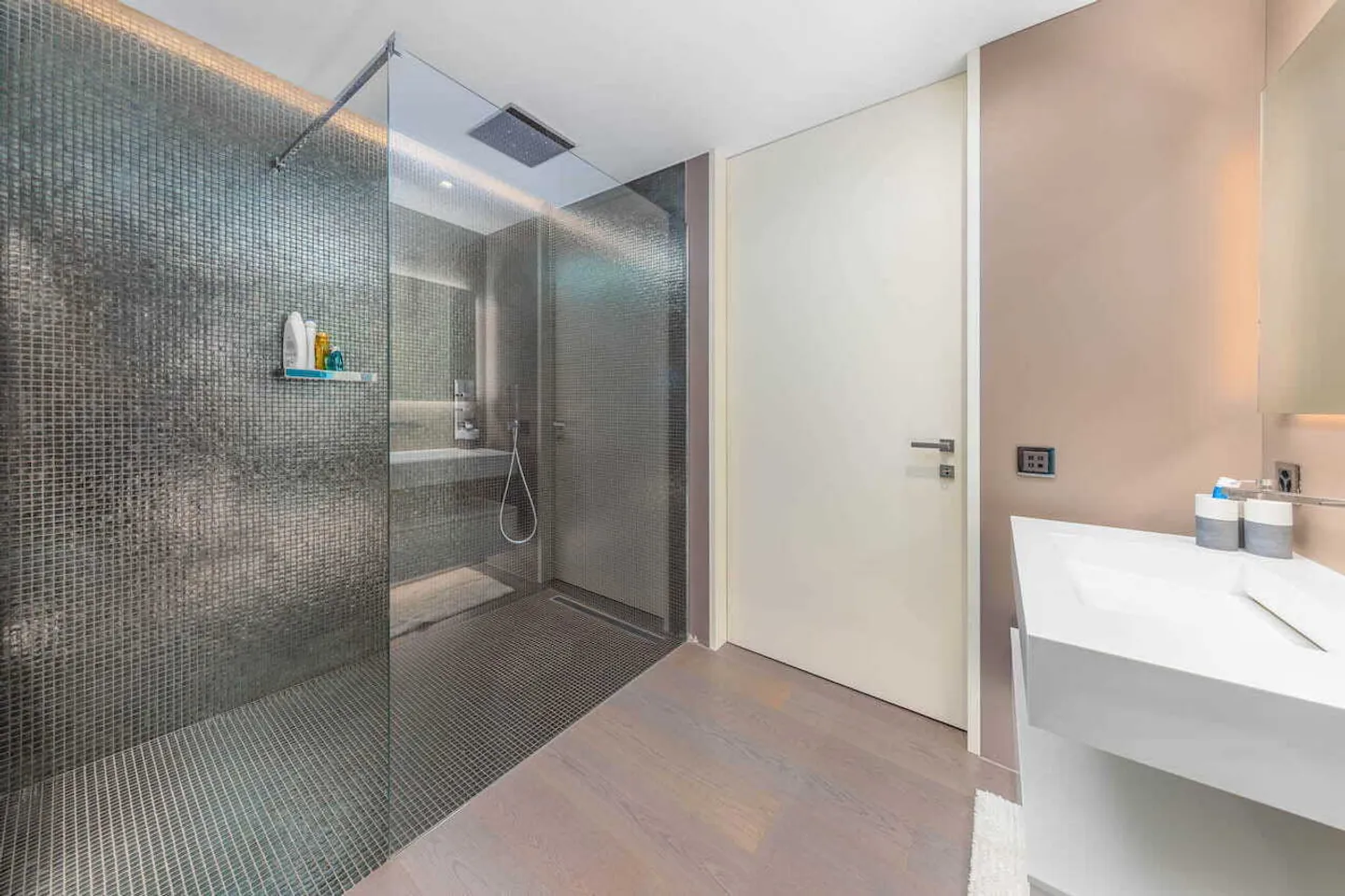 Appartement magnifique avec vue sur le lac au centre - Photo 11 sur 13