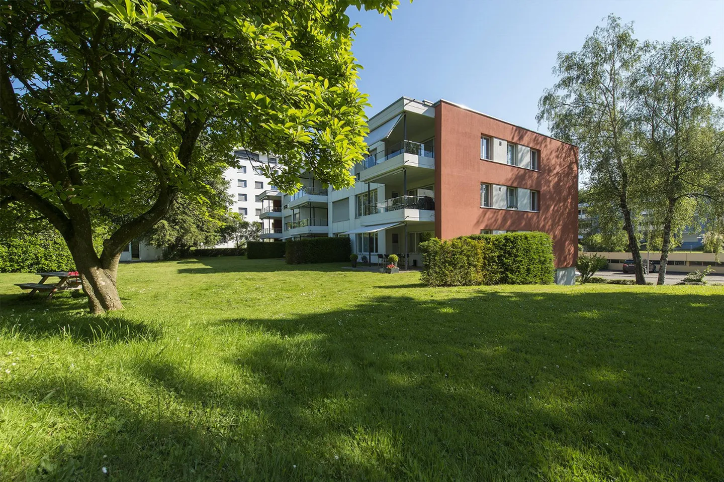 Sucht Ihr Auto ein Dach über der Haube? - Foto 1 von 1