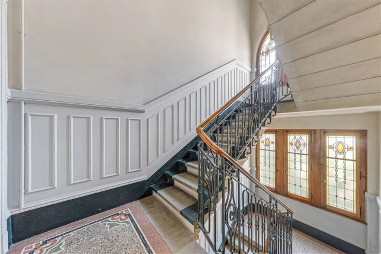 «3 außergewöhnliche Apartments mit 5,5 Zimmern mit Garten und Balkon, nur einen Steinwurf von Ouchy entfernt.» - Foto 7 von 9