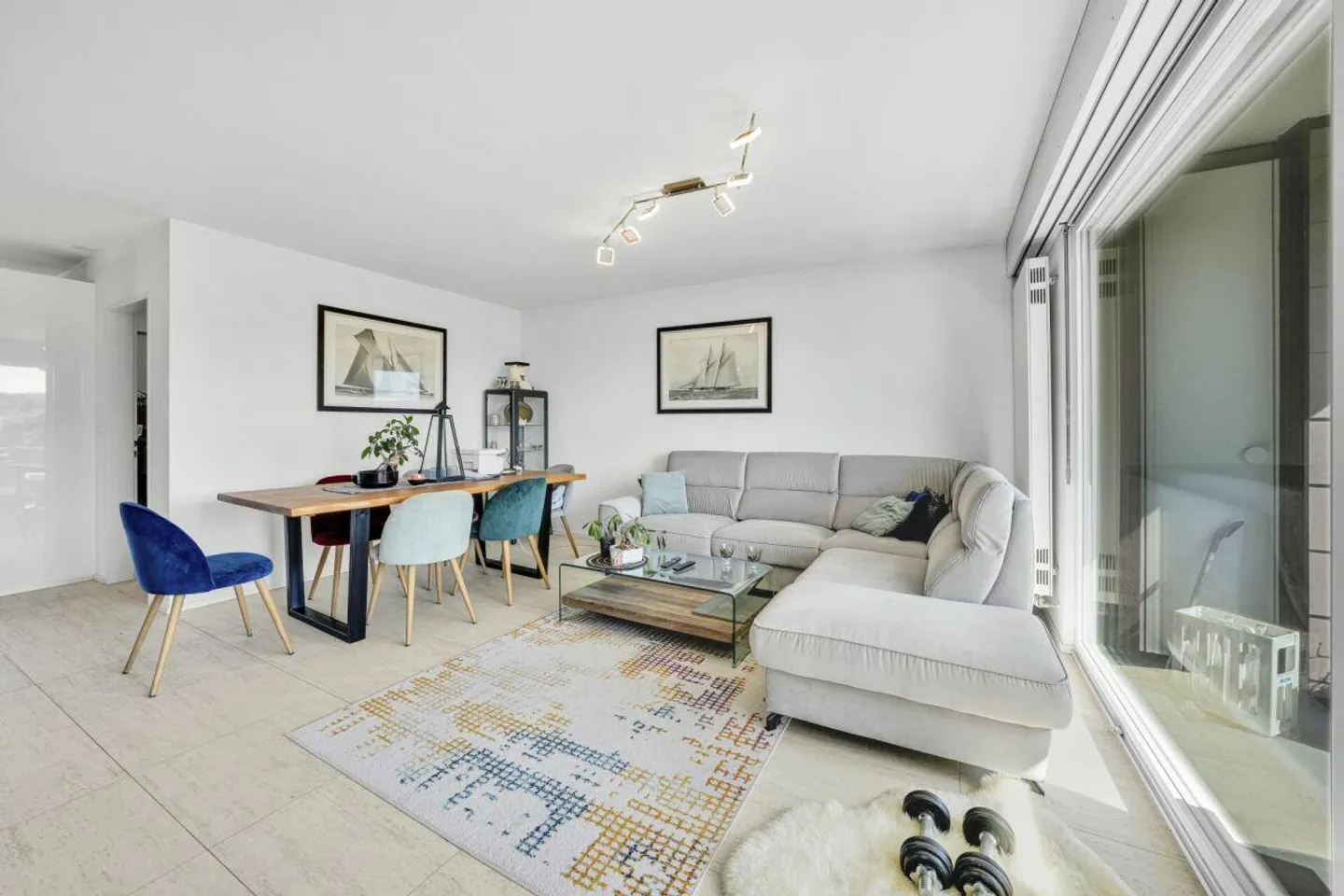 Modernized 3.5-room apartment in a central location - Photo 2 of 10