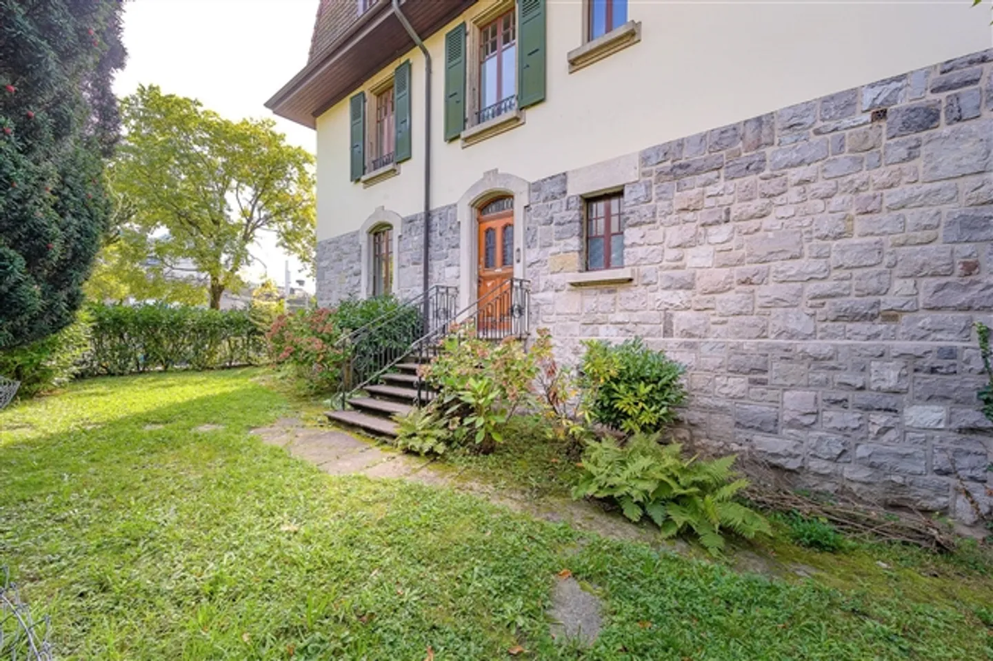 «3 außergewöhnliche Apartments mit 5,5 Zimmern mit Garten und Balkon, nur einen Steinwurf von Ouchy entfernt.» - Foto 8 von 9