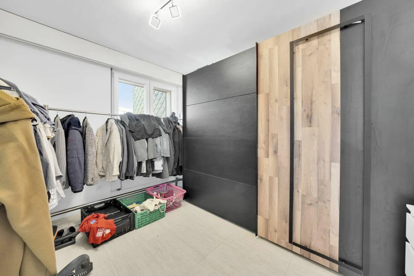 Modernized 3.5-room apartment in a central location - Photo 7 of 10