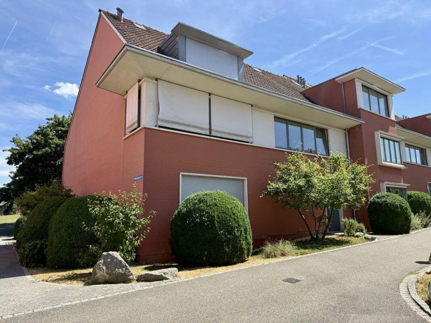 Grosszügige 4.5-Zi.-Maisonette-Wohnung mit Hobbyraum - Foto 1 di 16