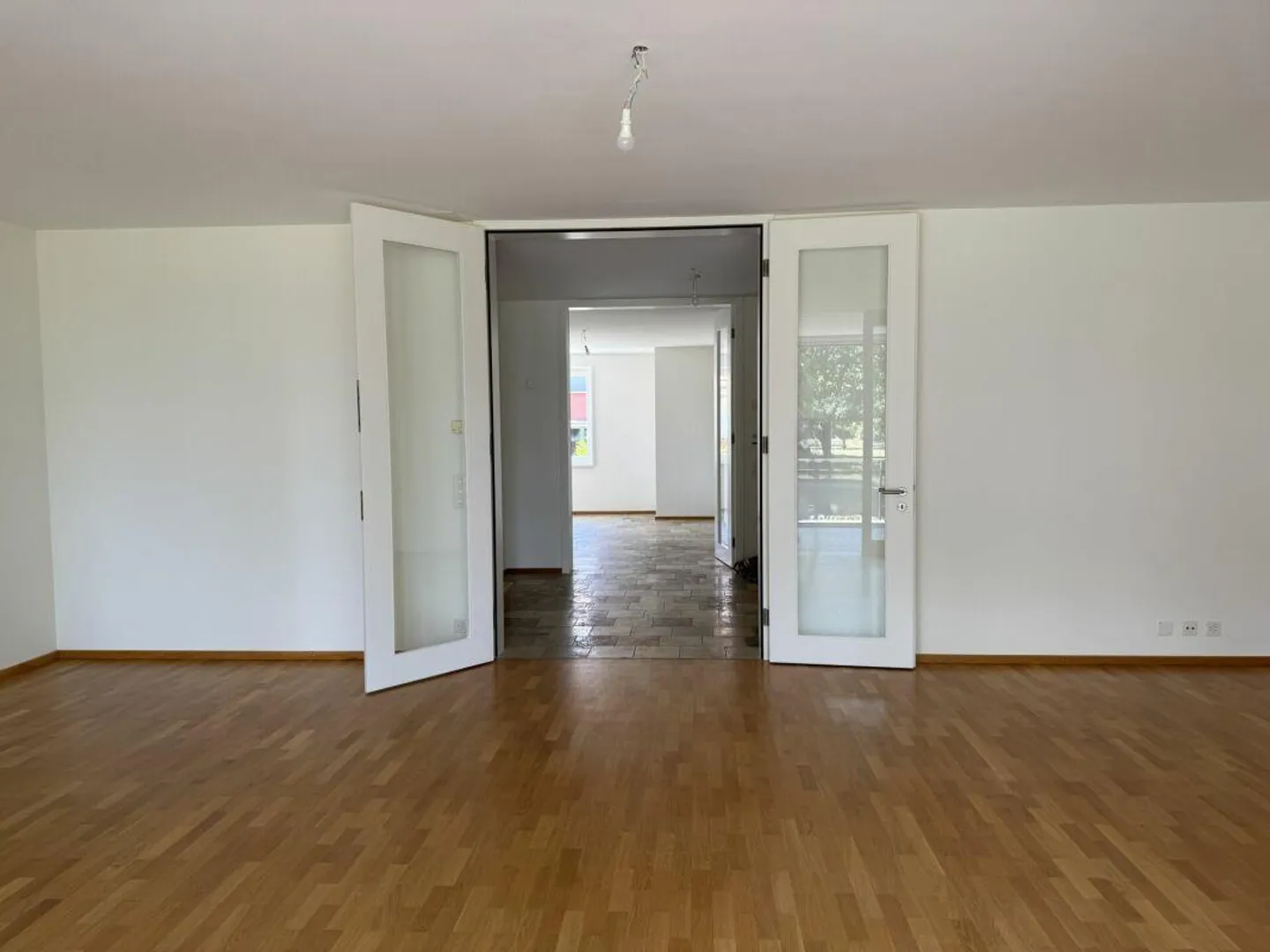 Grosszügige 4.5-Zi.-Maisonette-Wohnung mit Hobbyraum - Foto 8 di 16