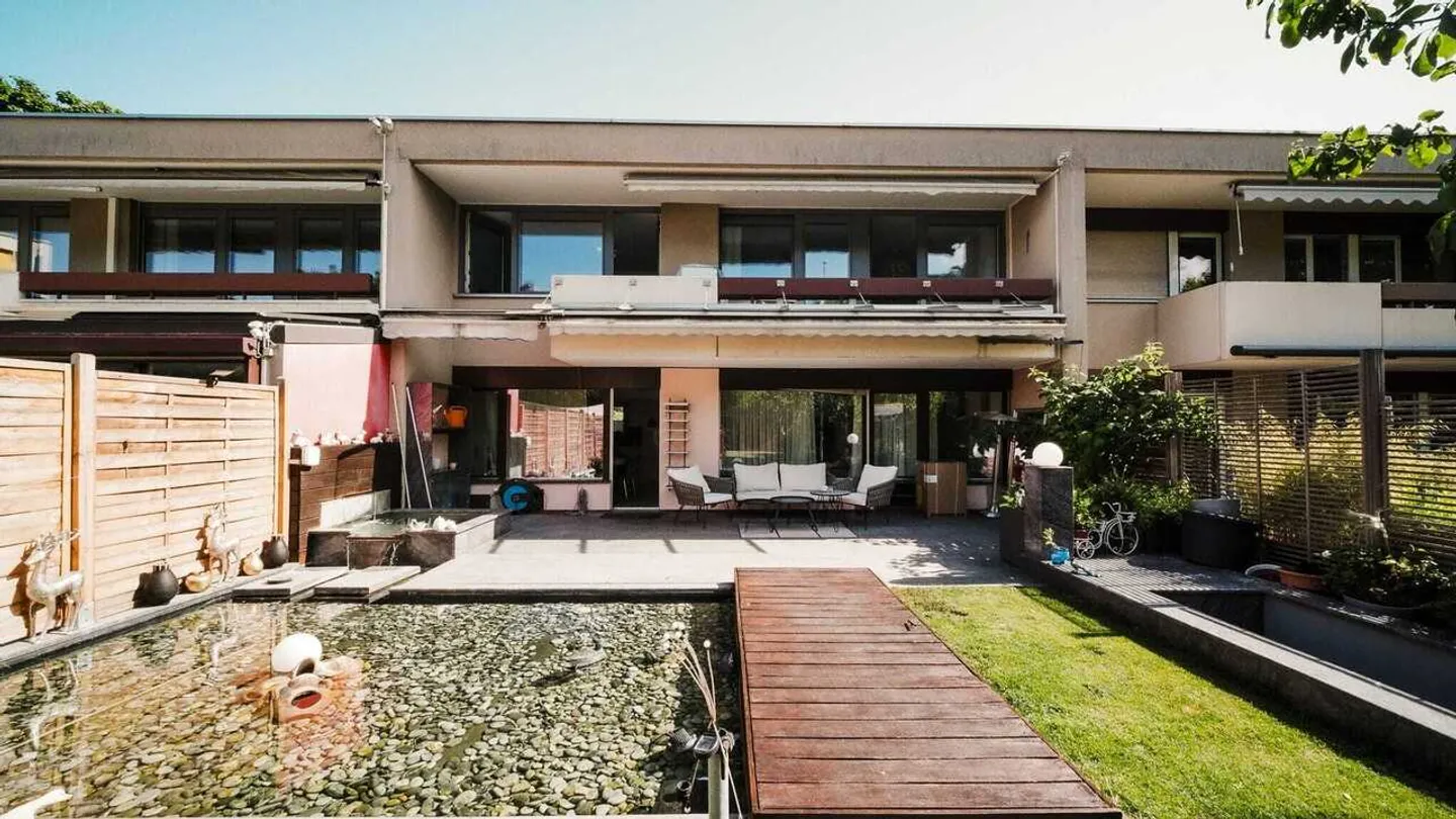 Vivre comme dans un resort – Votre jardin privé, spa & piscine à Reinach - COPIE - Photo 2 sur 13