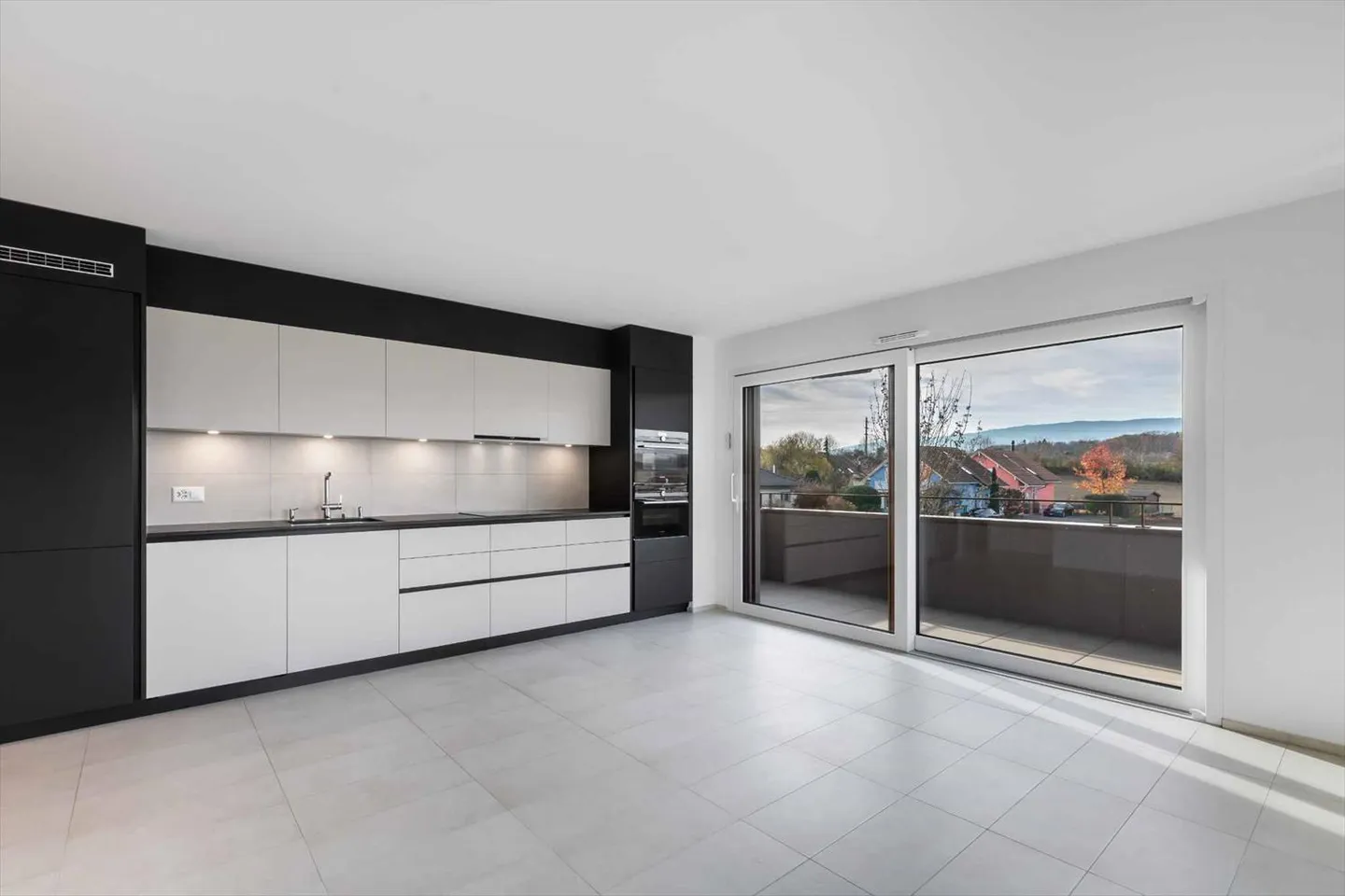 Bellissimo appartamento recente con balcone e vista sulla campagna - Foto 1 di 5