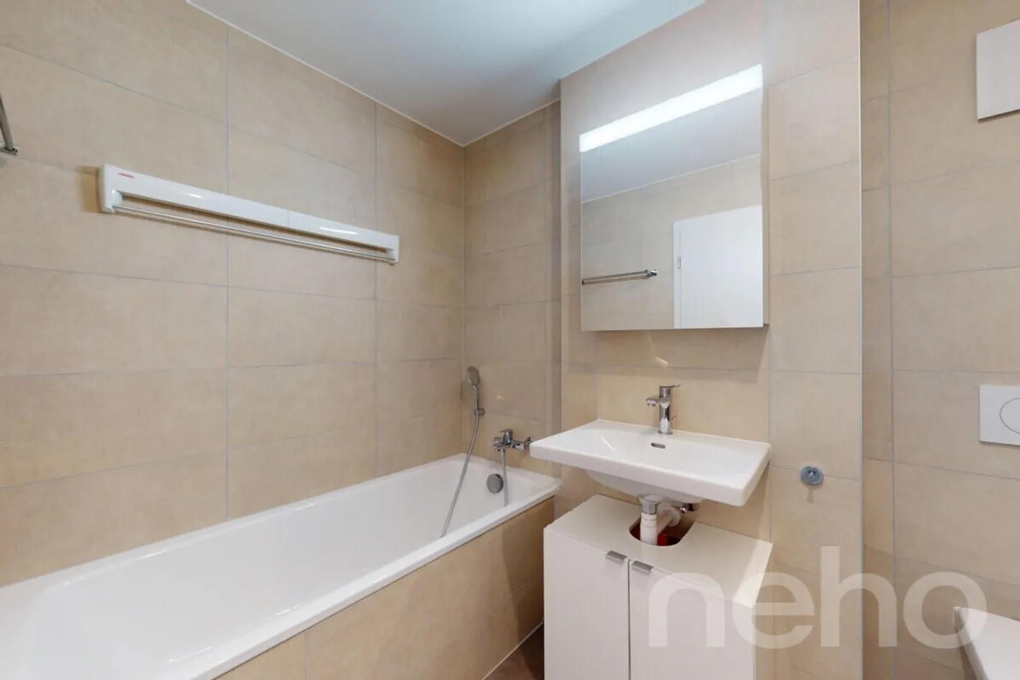 Eleganza al lago? Vista mozzafiato e comfort moderno - Foto 9 di 13