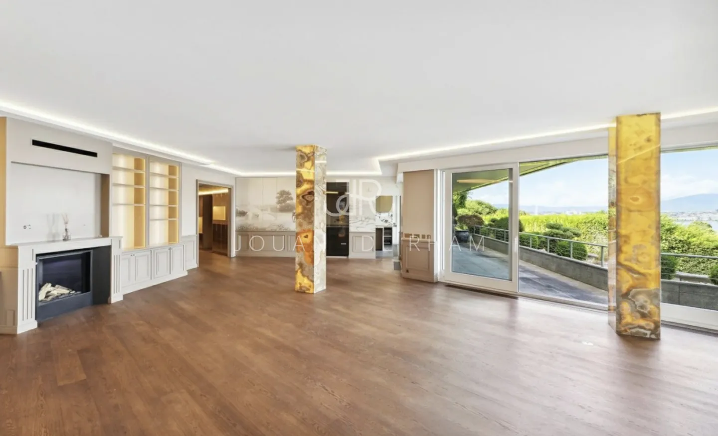 Extraordinary apartment with panoramic views - Photo 2 of 6