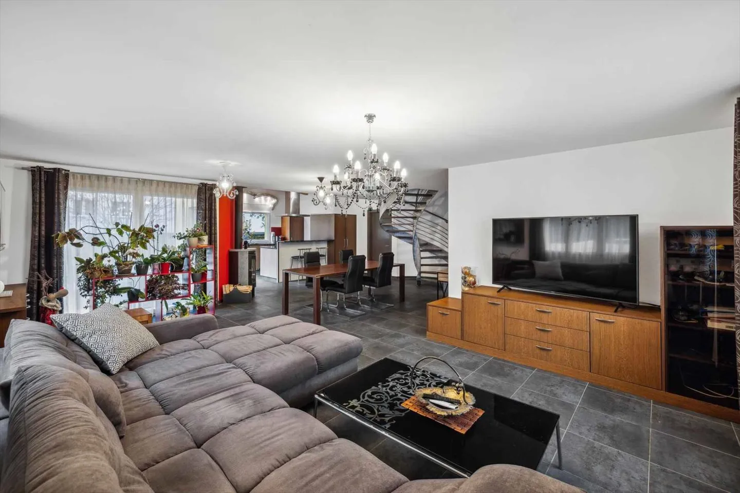 Villa 7.5 Zimmer - Foto 2 von 11