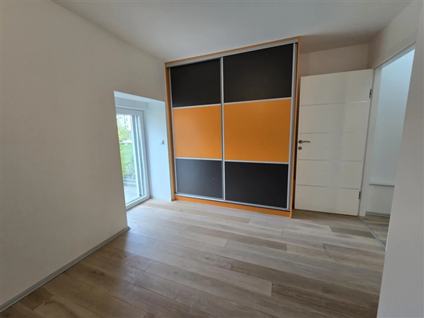 Charmante Maisonette de 3,5 pièces au niveau du jardin + parking inclus - Photo 5 sur 5