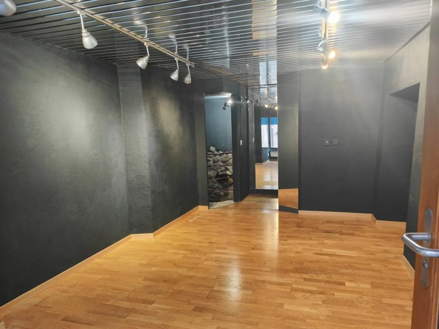 03920 - Commercial Boutique - Rue du Bourg 2 - Monthey - Photo 2 sur 5