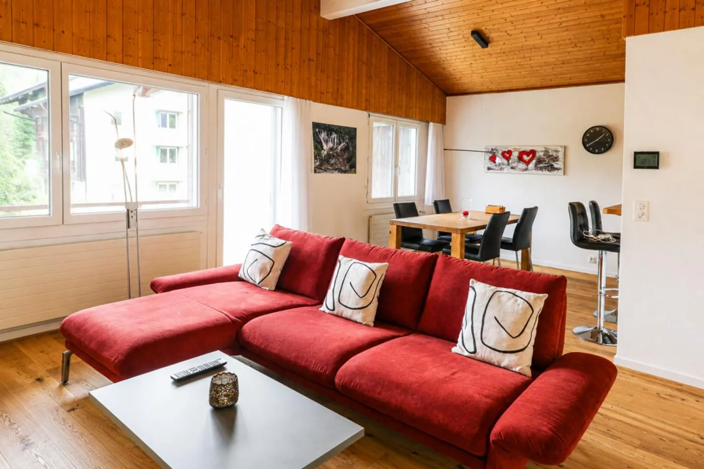 Appartement lumineux de 3,5 pièces sous les combles avec balcon sud, chambre supplémentaire et place de parking Mittlere Aegertenstrasse - Photo 2 sur 14