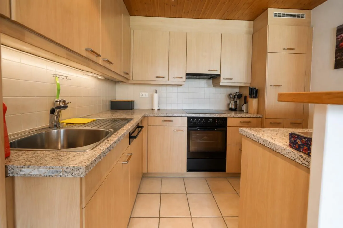 Appartement lumineux de 3,5 pièces sous les combles avec balcon sud, chambre supplémentaire et place de parking Mittlere Aegertenstrasse - Photo 5 sur 14