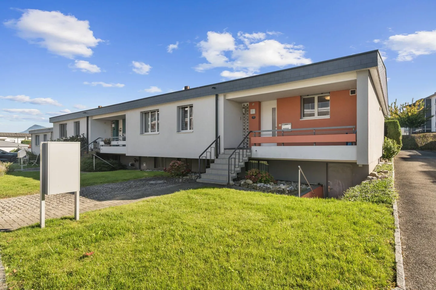 Charming 5 1/2-Room Corner House in Bungalow Style in Preferred Residential Area - Photo 2 of 27