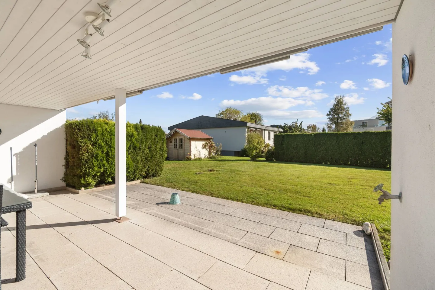 Charming 5 1/2-Room Corner House in Bungalow Style in Preferred Residential Area - Photo 5 of 27