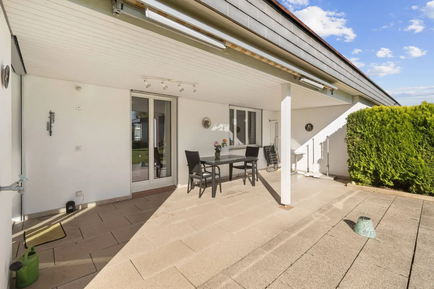 Charming 5 1/2-Room Corner House in Bungalow Style in Preferred Residential Area - Photo 6 of 27