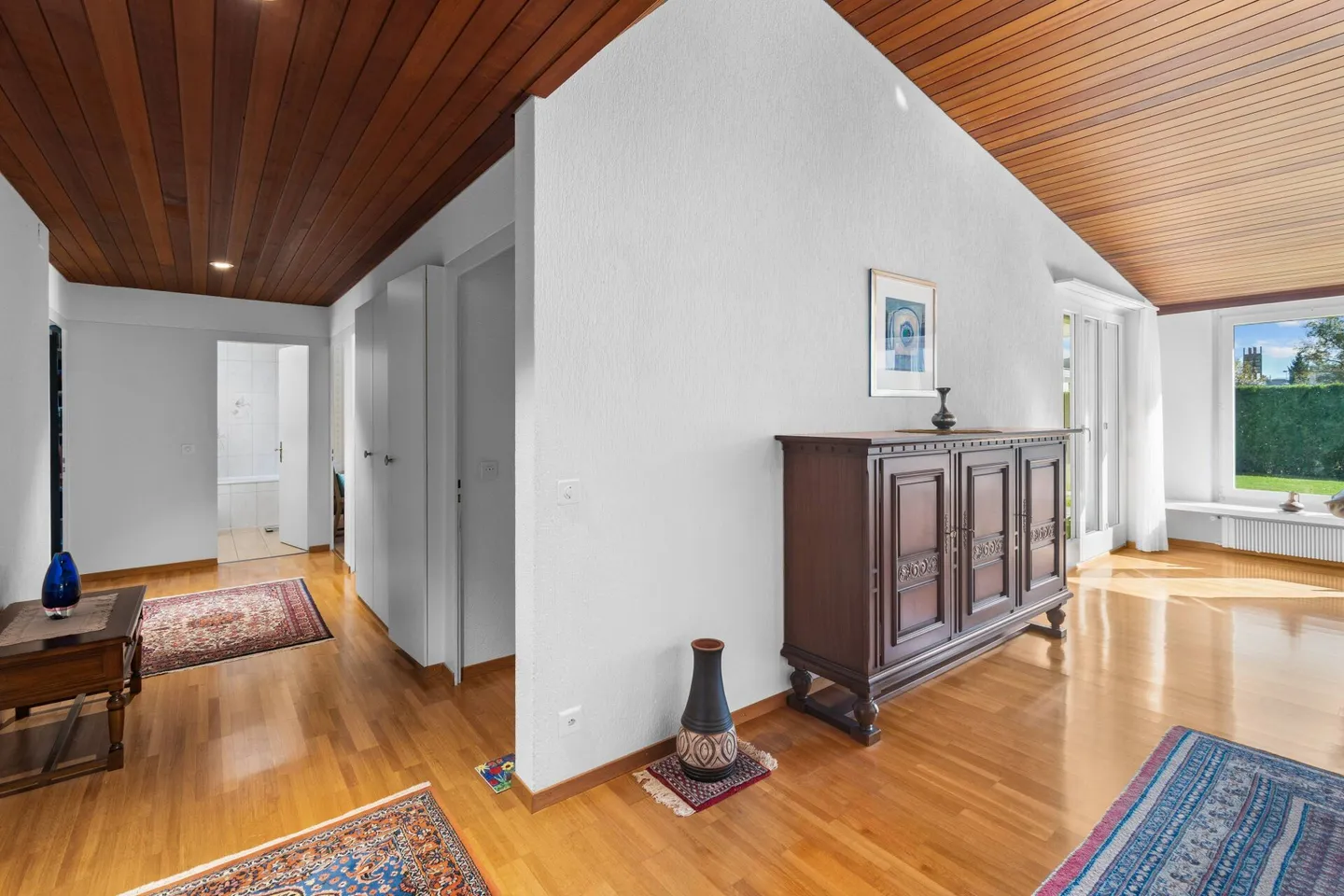 Charming 5 1/2-Room Corner House in Bungalow Style in Preferred Residential Area - Photo 7 of 27
