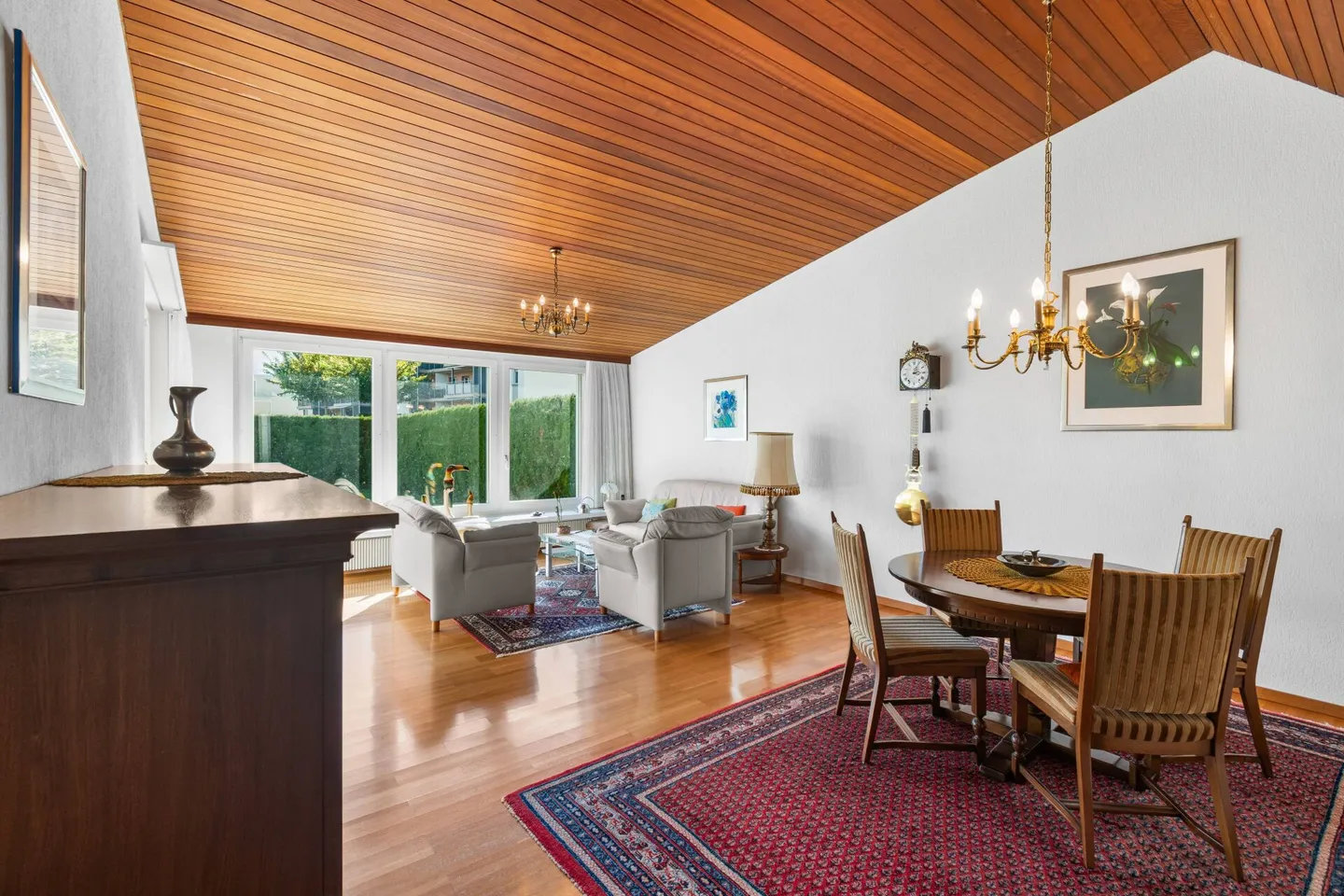 Charming 5 1/2-Room Corner House in Bungalow Style in Preferred Residential Area - Photo 8 of 27