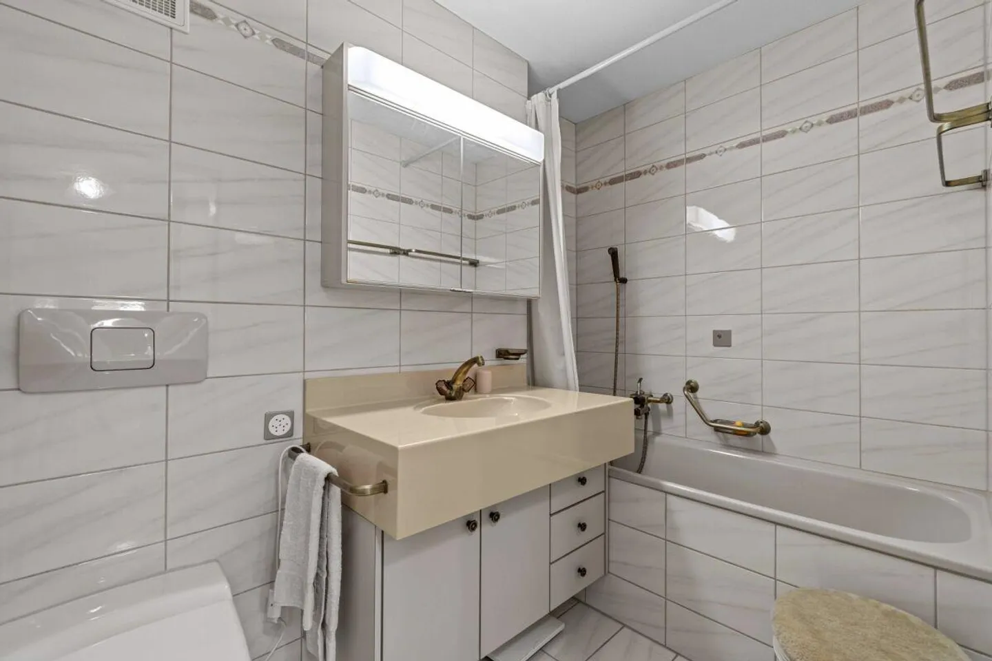 flexibel nutzbare 5-Zimmer-Wohnung mit einem Tiefgaragenplatz mitte... - Foto 13 von 23