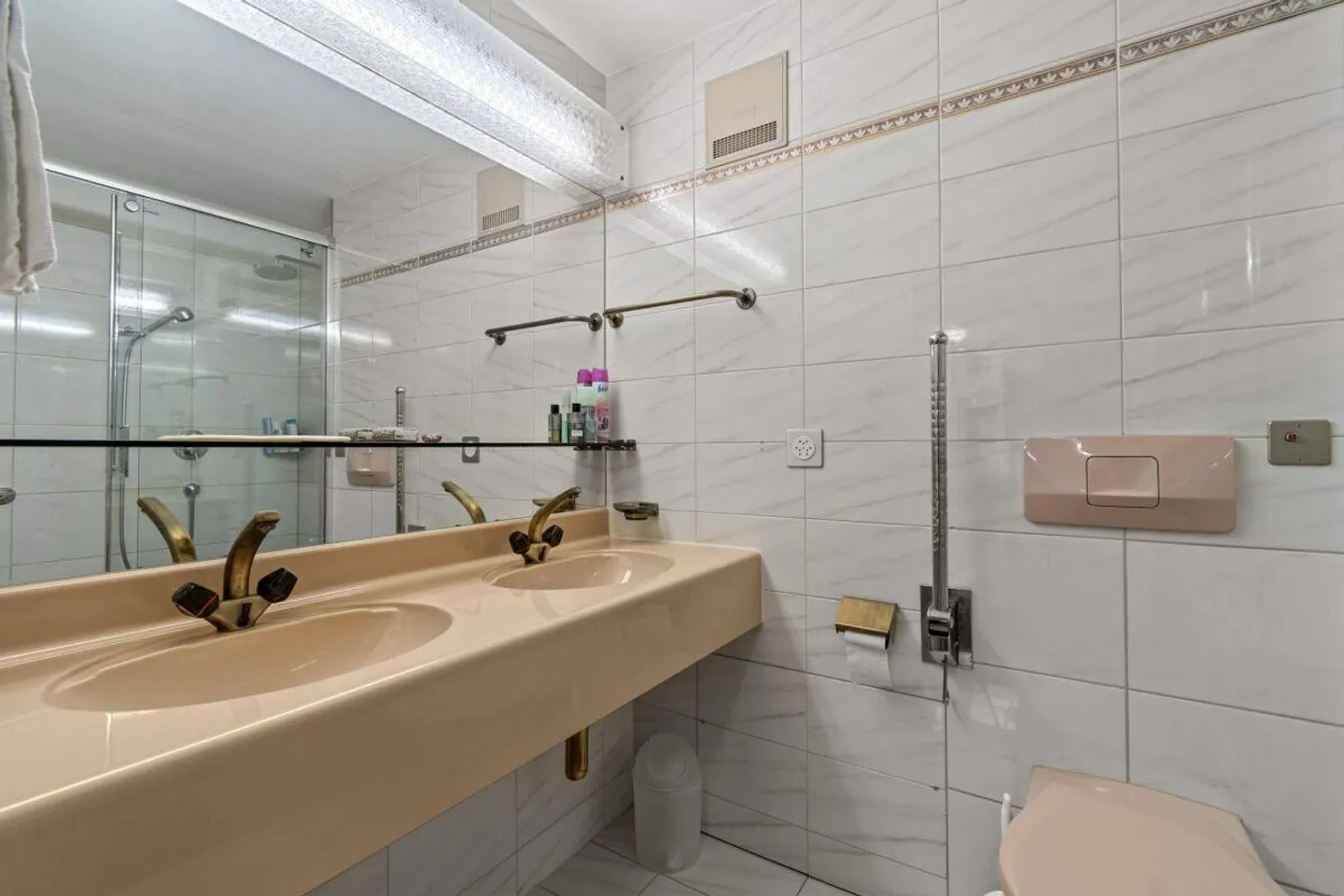 flexibel nutzbare 5-Zimmer-Wohnung mit einem Tiefgaragenplatz mitte... - Foto 14 von 23